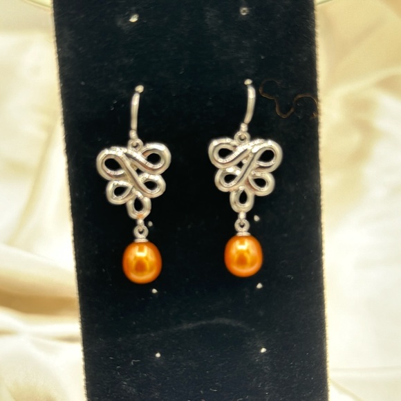 Sterling Silver and Fresh Water Pearl Earrings. - Picture 1 of 2